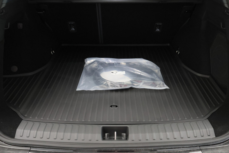 Lynk & Co 08 1.5 More Panoramadak, H&K Sound, ACC, 360° Camera, Ventilatie/Massage Stoelen, DAB, 21''