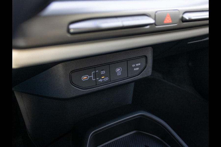 Kia EV4 GT-Line Business Edition 81.4 kWh | DIRECT LEVERBAAR | Navigatie | Stoel en stuurverwarming | Lichtmetalen velgen | LED | Clima. | Adapt. Cruise. | Achteruitrijcamera | Dodehoekassistentie | GT-Line Vegan Lederen Bekleding