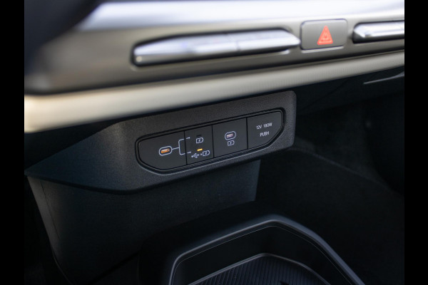 Kia EV4 GT-Line Business Edition 81.4 kWh | DIRECT LEVERBAAR | Navigatie | Stoel en stuurverwarming | Lichtmetalen velgen | LED | Clima. | Adapt. Cruise. | Achteruitrijcamera | Dodehoekassistentie | GT-Line Vegan Lederen Bekleding