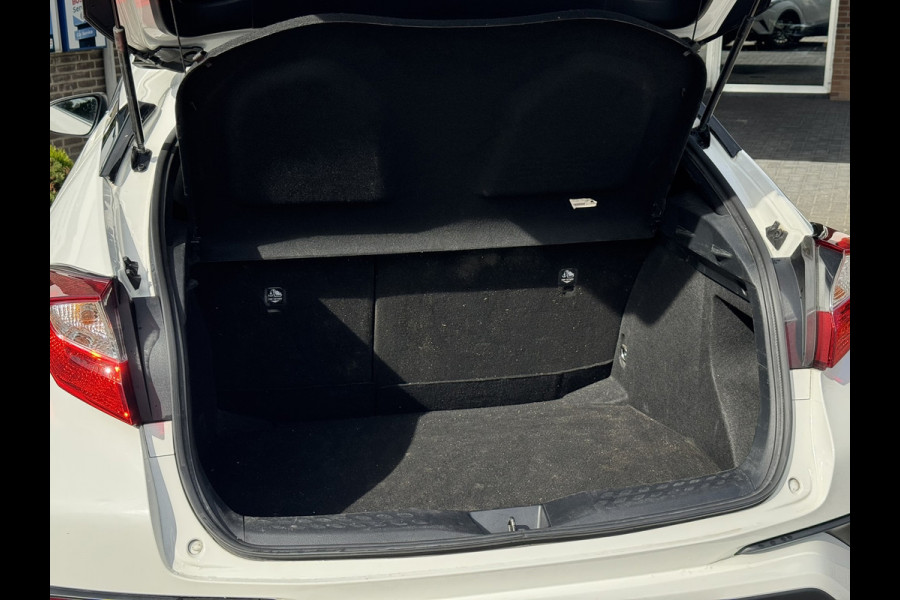 Toyota C-HR 1.8 Hybrid Dynamic | Trekhaak afn., Navi, Camera, Stoelverw., Adapt. Cruise | Dealeronderhouden | NAP |