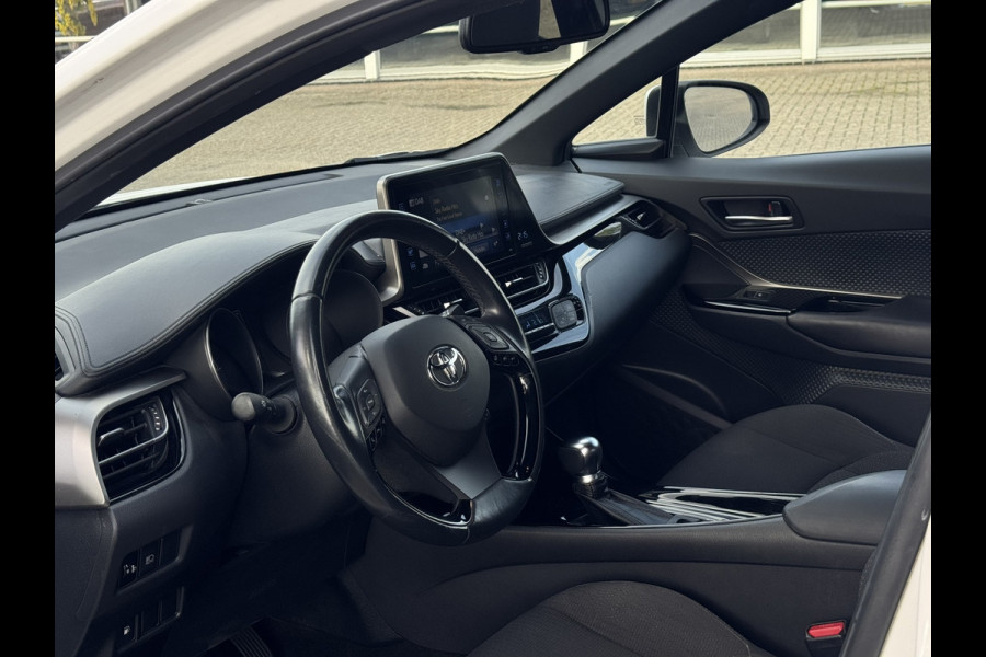 Toyota C-HR 1.8 Hybrid Dynamic | Trekhaak afn., Navi, Camera, Stoelverw., Adapt. Cruise | Dealeronderhouden | NAP |