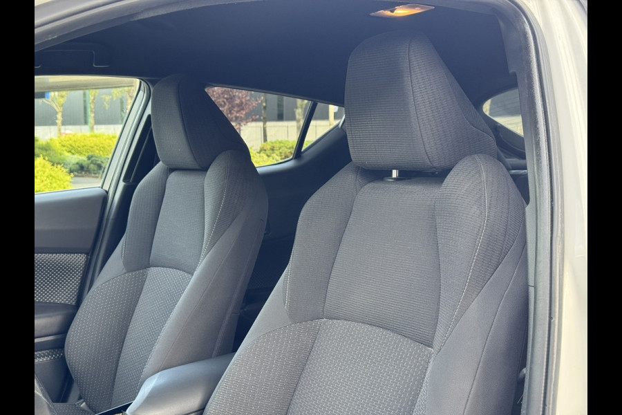 Toyota C-HR 1.8 Hybrid Dynamic | Trekhaak afn., Navi, Camera, Stoelverw., Adapt. Cruise | Dealeronderhouden | NAP |