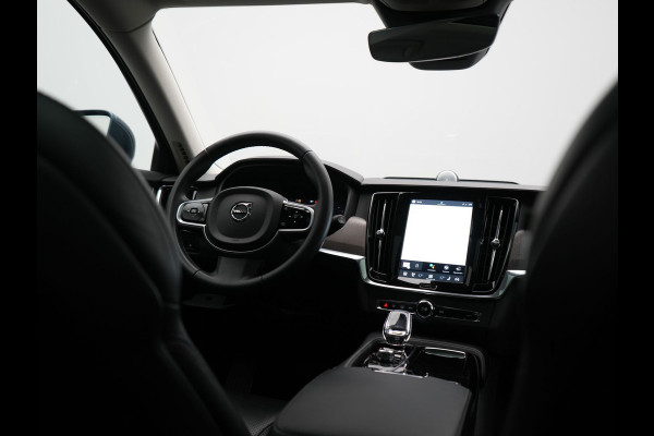 Volvo V90 T8 AWD Ultimate Bright LONG RANGE PHEV 350pk | Trekhaak Af Fabriek | Panodak | Adaptive Cruise | 360 Camera | Head Up | Lederen Sportstoelen Memory & Massage & Ventilatie | Bowers & Wilkins | Blis | Keyless | Stuur & Stoelen Verwarmd | Plug In Hybrid |