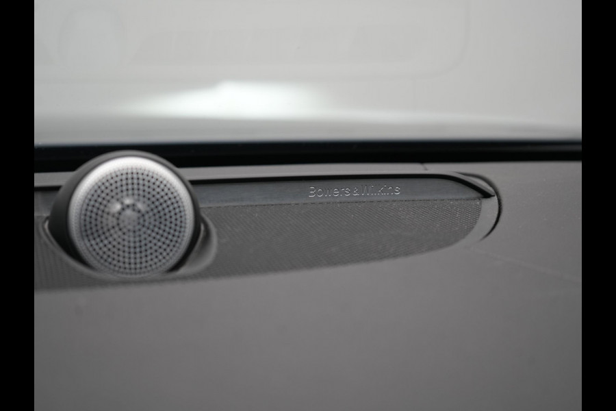 Volvo V90 T8 AWD Ultimate Bright LONG RANGE PHEV 350pk | Trekhaak Af Fabriek | Panodak | Adaptive Cruise | 360 Camera | Head Up | Lederen Sportstoelen Memory & Massage & Ventilatie | Bowers & Wilkins | Blis | Keyless | Stuur & Stoelen Verwarmd | Plug In Hybrid |