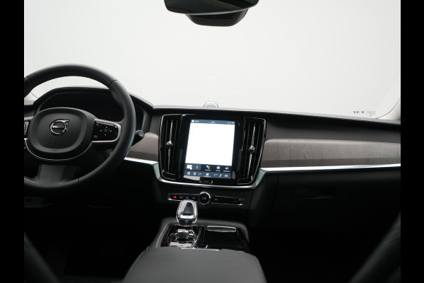 Volvo V90 T8 AWD Ultimate Bright LONG RANGE PHEV 350pk | Trekhaak Af Fabriek | Panodak | Adaptive Cruise | 360 Camera | Head Up | Lederen Sportstoelen Memory & Massage & Ventilatie | Bowers & Wilkins | Blis | Keyless | Stuur & Stoelen Verwarmd | Plug In Hybrid |