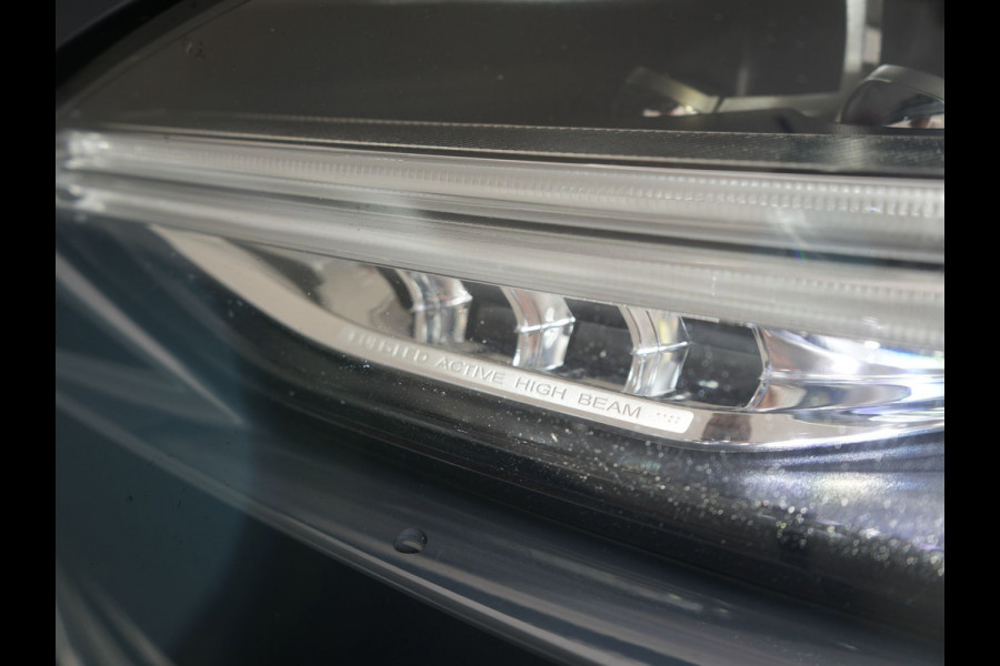 Volvo V90 T8 AWD Ultimate Bright LONG RANGE PHEV 350pk | Trekhaak Af Fabriek | Panodak | Adaptive Cruise | 360 Camera | Head Up | Lederen Sportstoelen Memory & Massage & Ventilatie | Bowers & Wilkins | Blis | Keyless | Stuur & Stoelen Verwarmd | Plug In Hybrid |