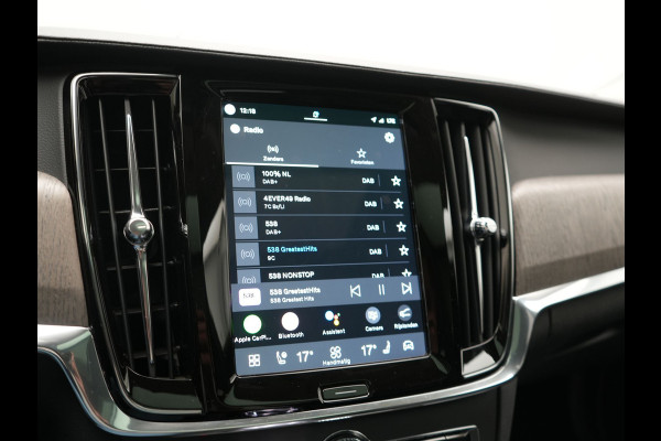 Volvo V90 T8 AWD Ultimate Bright LONG RANGE PHEV 350pk | Trekhaak Af Fabriek | Panodak | Adaptive Cruise | 360 Camera | Head Up | Lederen Sportstoelen Memory & Massage & Ventilatie | Bowers & Wilkins | Blis | Keyless | Stuur & Stoelen Verwarmd | Plug In Hybrid |