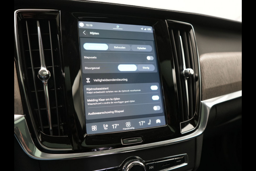 Volvo V90 T8 AWD Ultimate Bright LONG RANGE PHEV 350pk | Trekhaak Af Fabriek | Panodak | Adaptive Cruise | 360 Camera | Head Up | Lederen Sportstoelen Memory & Massage & Ventilatie | Bowers & Wilkins | Blis | Keyless | Stuur & Stoelen Verwarmd | Plug In Hybrid |