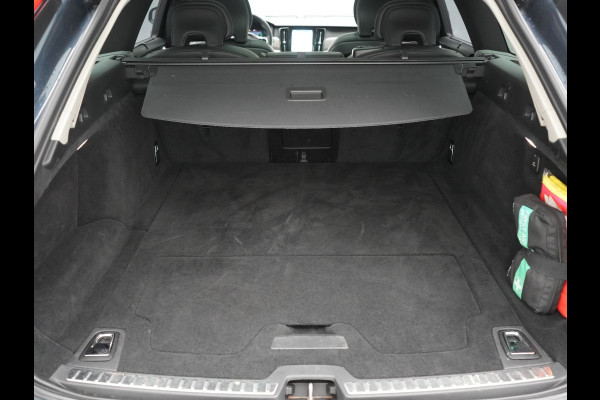 Volvo V90 T8 AWD Ultimate Bright LONG RANGE PHEV 350pk | Trekhaak Af Fabriek | Panodak | Adaptive Cruise | 360 Camera | Head Up | Lederen Sportstoelen Memory & Massage & Ventilatie | Bowers & Wilkins | Blis | Keyless | Stuur & Stoelen Verwarmd | Plug In Hybrid |