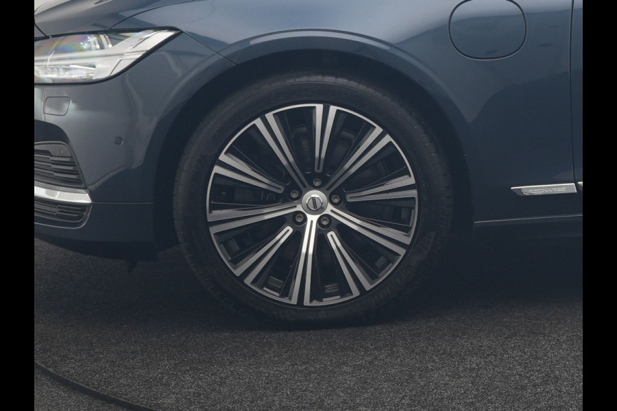 Volvo V90 T8 AWD Ultimate Bright LONG RANGE PHEV 350pk | Trekhaak Af Fabriek | Panodak | Adaptive Cruise | 360 Camera | Head Up | Lederen Sportstoelen Memory & Massage & Ventilatie | Bowers & Wilkins | Blis | Keyless | Stuur & Stoelen Verwarmd | Plug In Hybrid |