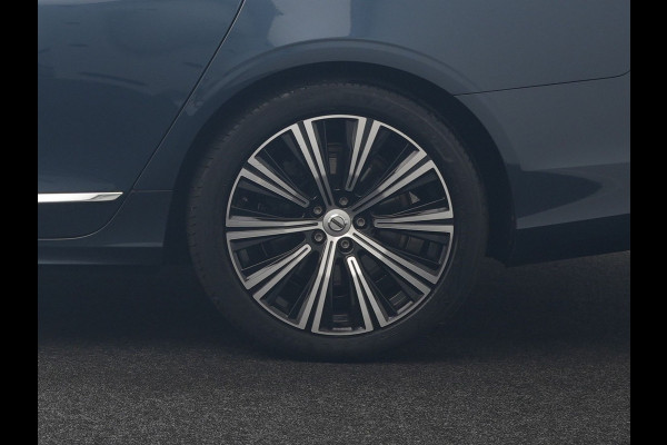 Volvo V90 T8 AWD Ultimate Bright LONG RANGE PHEV 350pk | Trekhaak Af Fabriek | Panodak | Adaptive Cruise | 360 Camera | Head Up | Lederen Sportstoelen Memory & Massage & Ventilatie | Bowers & Wilkins | Blis | Keyless | Stuur & Stoelen Verwarmd | Plug In Hybrid |