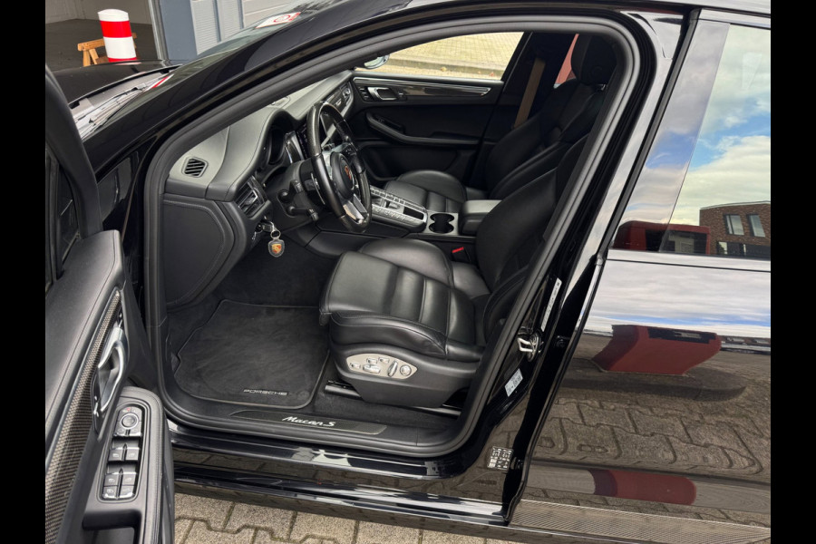 Porsche Macan 3.0 S / KERAMISCH / BURMESTER / 360 CAM / CARBON / 21 INCH / PANO / LUCHTVERING / TREKHAAK ELEKTR. / STOELVENT. !