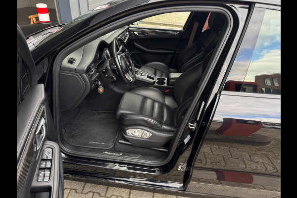 Porsche Macan 3.0 S / KERAMISCH / BURMESTER / 360 CAM / CARBON / 21 INCH / PANO / LUCHTVERING / TREKHAAK ELEKTR. / STOELVENT. !