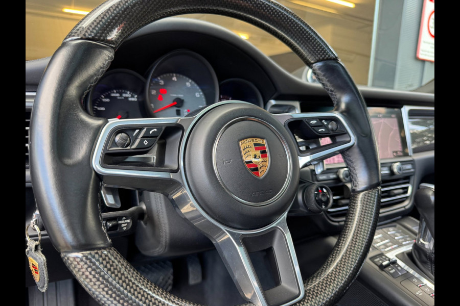 Porsche Macan 3.0 S / KERAMISCH / BURMESTER / 360 CAM / CARBON / 21 INCH / PANO / LUCHTVERING / TREKHAAK ELEKTR. / STOELVENT. !