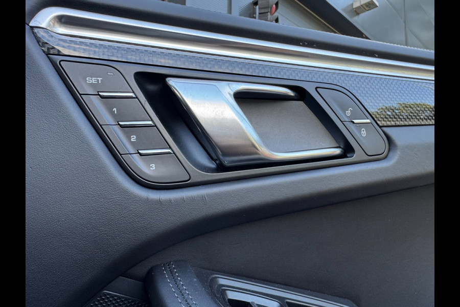 Porsche Macan 3.0 S / KERAMISCH / BURMESTER / 360 CAM / CARBON / 21 INCH / PANO / LUCHTVERING / TREKHAAK ELEKTR. / STOELVENT. !