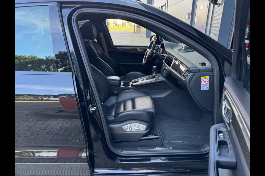 Porsche Macan 3.0 S / KERAMISCH / BURMESTER / 360 CAM / CARBON / 21 INCH / PANO / LUCHTVERING / TREKHAAK ELEKTR. / STOELVENT. !