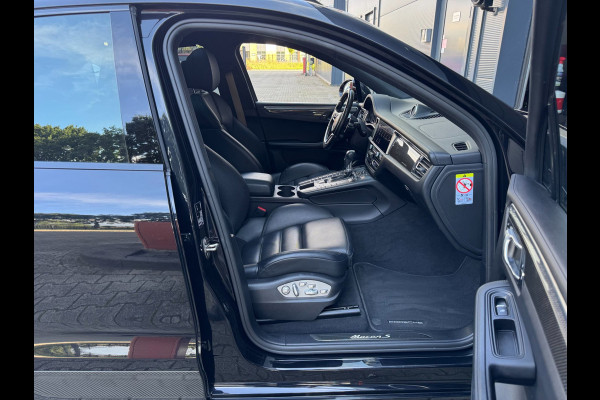 Porsche Macan 3.0 S / KERAMISCH / BURMESTER / 360 CAM / CARBON / 21 INCH / PANO / LUCHTVERING / TREKHAAK ELEKTR. / STOELVENT. !