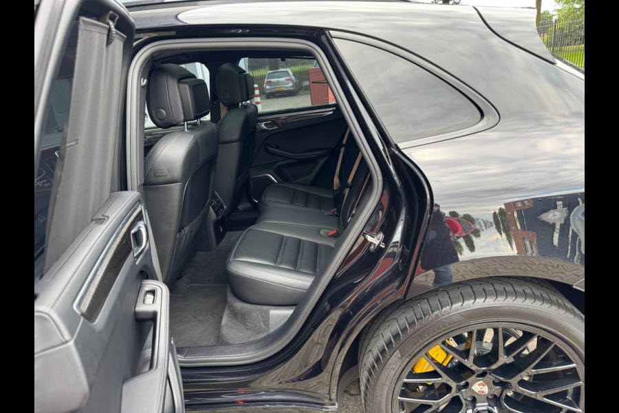 Porsche Macan 3.0 S / KERAMISCH / BURMESTER / 360 CAM / CARBON / 21 INCH / PANO / LUCHTVERING / TREKHAAK ELEKTR. / STOELVENT. !