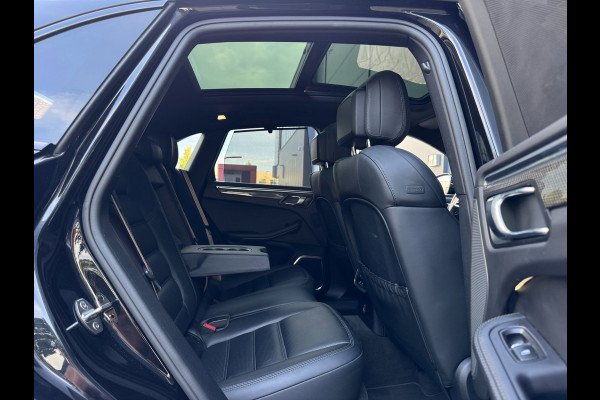 Porsche Macan 3.0 S / KERAMISCH / BURMESTER / 360 CAM / CARBON / 21 INCH / PANO / LUCHTVERING / TREKHAAK ELEKTR. / STOELVENT. !