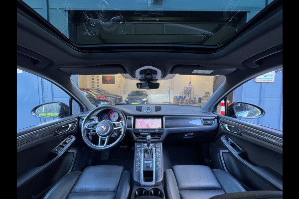 Porsche Macan 3.0 S / KERAMISCH / BURMESTER / 360 CAM / CARBON / 21 INCH / PANO / LUCHTVERING / TREKHAAK ELEKTR. / STOELVENT. !