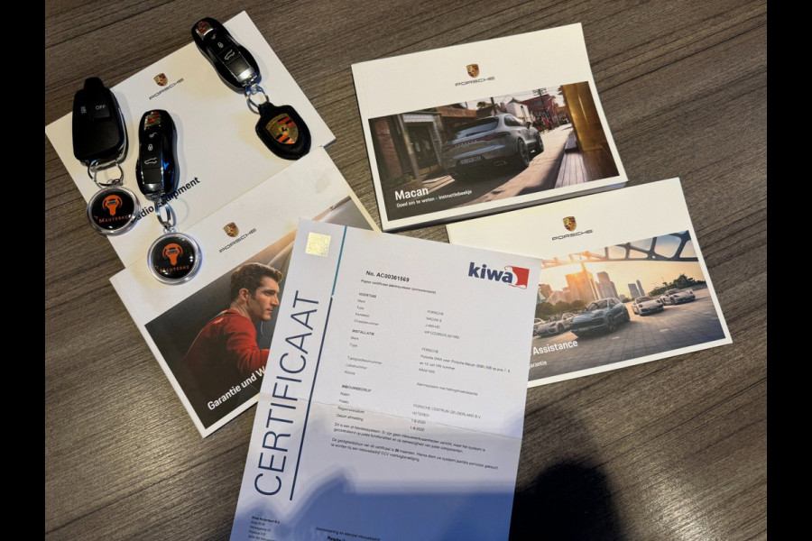 Porsche Macan 3.0 S / KERAMISCH / BURMESTER / 360 CAM / CARBON / 21 INCH / PANO / LUCHTVERING / TREKHAAK ELEKTR. / STOELVENT. !