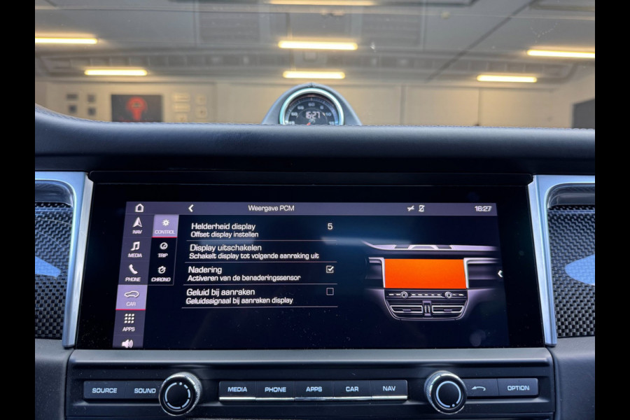 Porsche Macan 3.0 S / KERAMISCH / BURMESTER / 360 CAM / CARBON / 21 INCH / PANO / LUCHTVERING / TREKHAAK ELEKTR. / STOELVENT. !