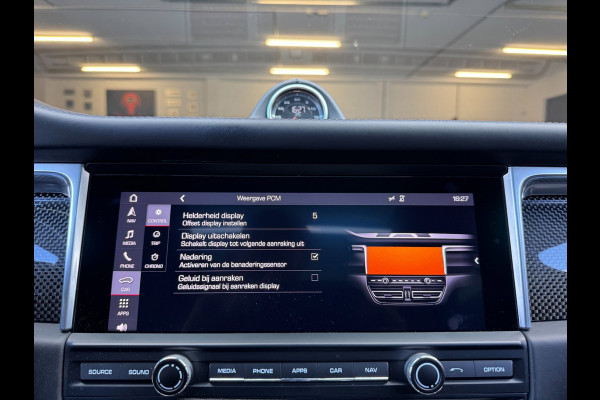 Porsche Macan 3.0 S / KERAMISCH / BURMESTER / 360 CAM / CARBON / 21 INCH / PANO / LUCHTVERING / TREKHAAK ELEKTR. / STOELVENT. !