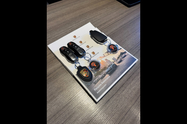 Porsche Macan 3.0 S / KERAMISCH / BURMESTER / 360 CAM / CARBON / 21 INCH / PANO / LUCHTVERING / TREKHAAK ELEKTR. / STOELVENT. !