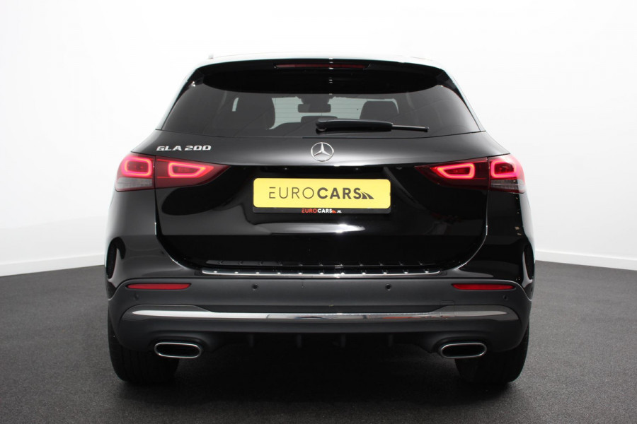 Mercedes-Benz GLA 200 Automaat AMG Line Navigatie Climate Control Camera Parkeer sensoren Stoelverwarming Electrisch bedienbare achterklep Dab Led Sfeerverlichting Extra Getint Glas