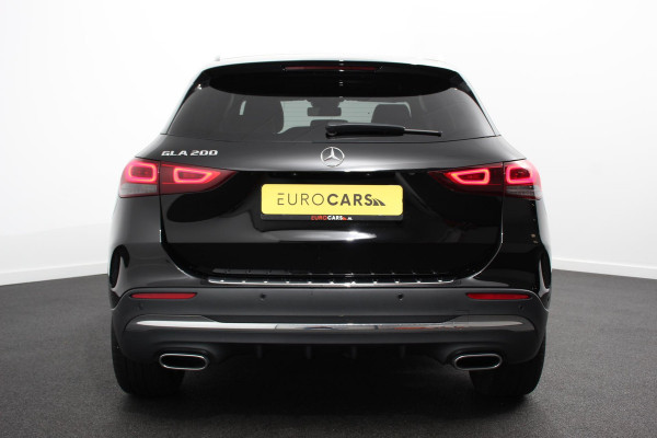 Mercedes-Benz GLA 200 Automaat AMG Line Navigatie Climate Control Camera Parkeer sensoren Stoelverwarming Electrisch bedienbare achterklep Dab Led Sfeerverlichting Extra Getint Glas