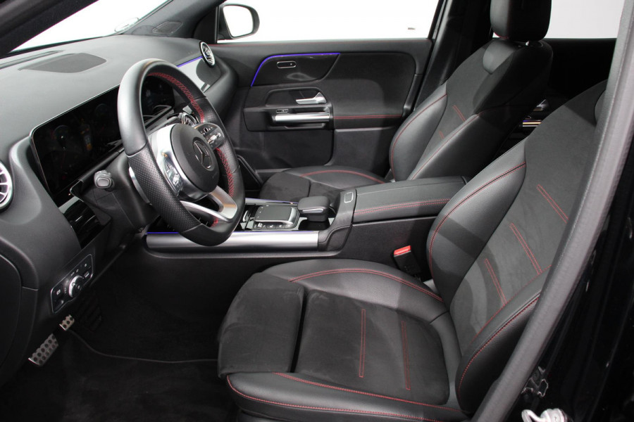 Mercedes-Benz GLA 200 Automaat AMG Line Navigatie Climate Control Camera Parkeer sensoren Stoelverwarming Electrisch bedienbare achterklep Dab Led Sfeerverlichting Extra Getint Glas