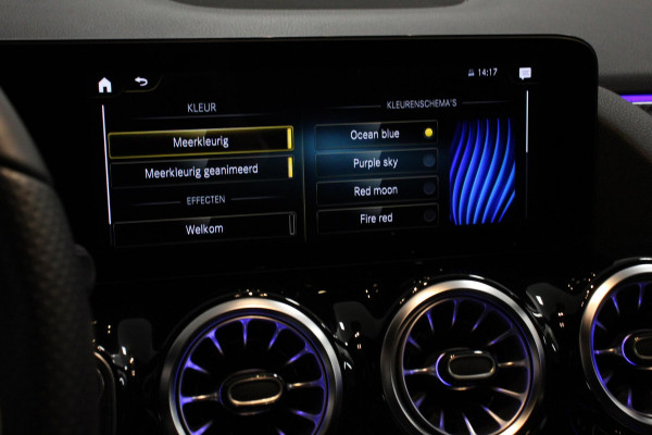 Mercedes-Benz GLA 200 Automaat AMG Line Navigatie Climate Control Camera Parkeer sensoren Stoelverwarming Electrisch bedienbare achterklep Dab Led Sfeerverlichting Extra Getint Glas