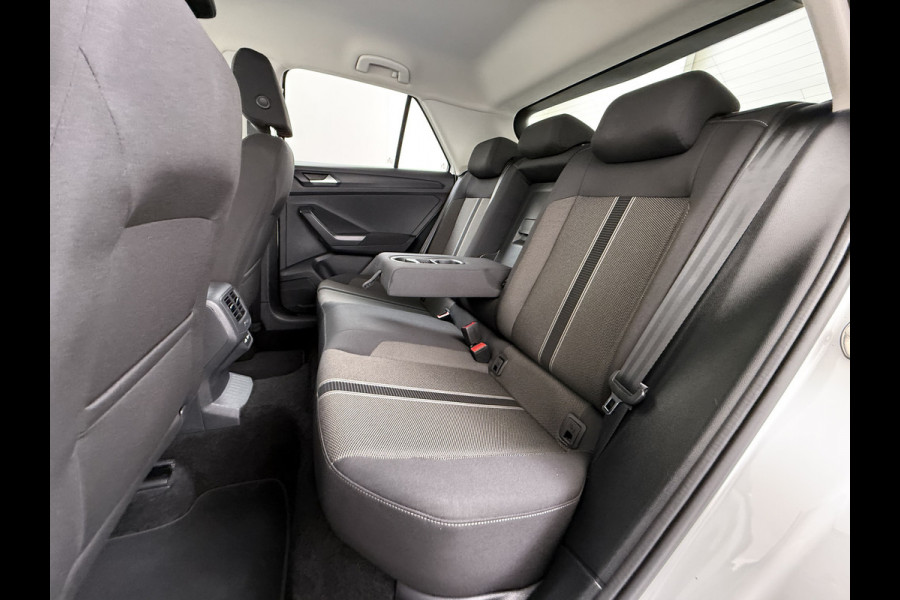 Volkswagen T-Roc 1.5TSI 150PK Sport Adap.Cruise Two Tone lak Navi Camera Stoelverwarming Apple Carplay Android Auto Privacy Glas Led Lmv Isofix Bluetooth Pdc