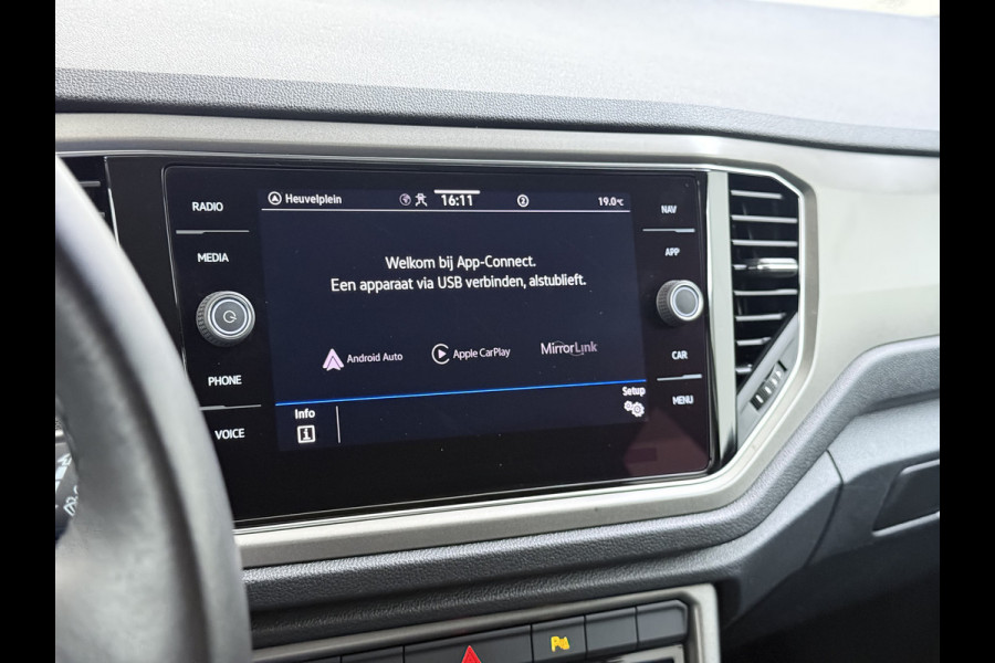 Volkswagen T-Roc 1.5TSI 150PK Sport Adap.Cruise Two Tone lak Navi Camera Stoelverwarming Apple Carplay Android Auto Privacy Glas Led Lmv Isofix Bluetooth Pdc