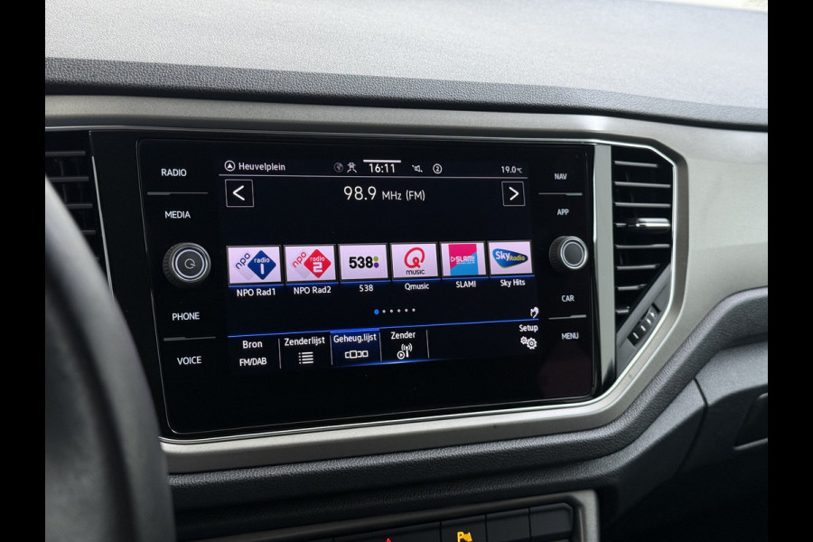 Volkswagen T-Roc 1.5TSI 150PK Sport Adap.Cruise Two Tone lak Navi Camera Stoelverwarming Apple Carplay Android Auto Privacy Glas Led Lmv Isofix Bluetooth Pdc