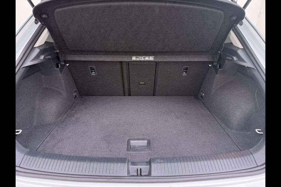 Volkswagen T-Roc 1.5TSI 150PK Sport Adap.Cruise Two Tone lak Navi Camera Stoelverwarming Apple Carplay Android Auto Privacy Glas Led Lmv Isofix Bluetooth Pdc