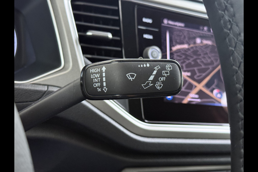 Volkswagen T-Roc 1.5TSI 150PK Sport Adap.Cruise Two Tone lak Navi Camera Stoelverwarming Apple Carplay Android Auto Privacy Glas Led Lmv Isofix Bluetooth Pdc