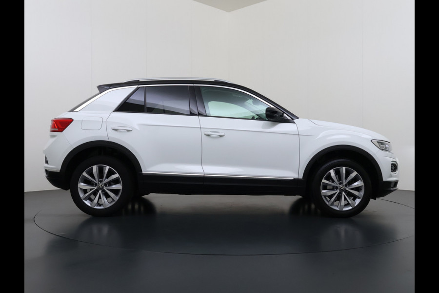 Volkswagen T-Roc 1.5TSI 150PK Sport Adap.Cruise Two Tone lak Navi Camera Stoelverwarming Apple Carplay Android Auto Privacy Glas Led Lmv Isofix Bluetooth Pdc