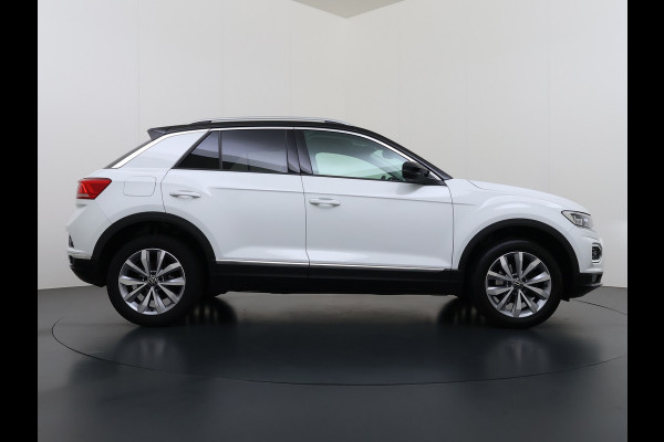 Volkswagen T-Roc 1.5TSI 150PK Sport Adap.Cruise Two Tone lak Navi Camera Stoelverwarming Apple Carplay Android Auto Privacy Glas Led Lmv Isofix Bluetooth Pdc
