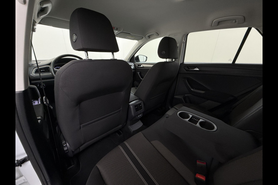 Volkswagen T-Roc 1.5TSI 150PK Sport Adap.Cruise Two Tone lak Navi Camera Stoelverwarming Apple Carplay Android Auto Privacy Glas Led Lmv Isofix Bluetooth Pdc