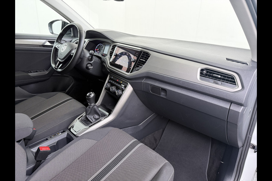 Volkswagen T-Roc 1.5TSI 150PK Sport Adap.Cruise Two Tone lak Navi Camera Stoelverwarming Apple Carplay Android Auto Privacy Glas Led Lmv Isofix Bluetooth Pdc