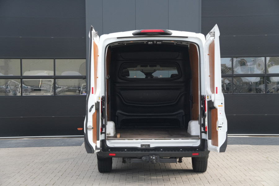 Ford Transit 350 2.0 TDCI L3H2 Trend DC 165pk - 6 Zits - Trekhaak - Cruise - Camera - Stoelverwarming - Bluetooth - Rijklaar