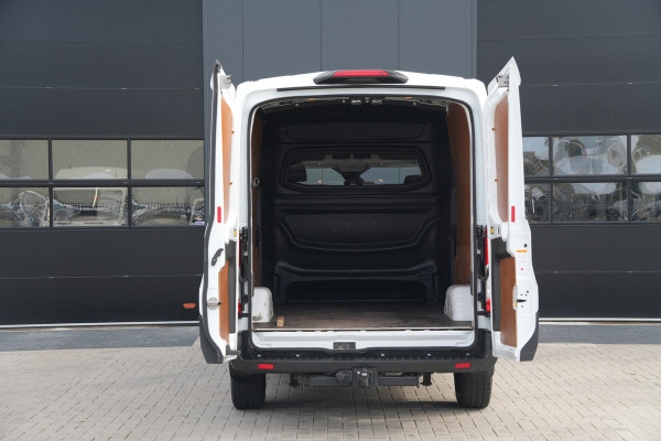 Ford Transit 350 2.0 TDCI L3H2 Trend DC 165pk - 6 Zits - Trekhaak - Cruise - Camera - Stoelverwarming - Bluetooth - Rijklaar