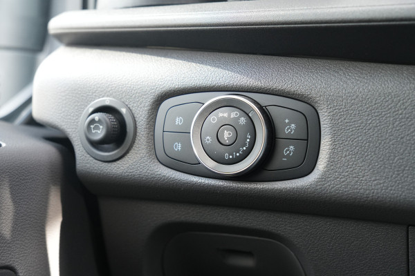 Ford Transit 350 2.0 TDCI L3H2 Trend DC 165pk - 6 Zits - Trekhaak - Cruise - Camera - Stoelverwarming - Bluetooth - Rijklaar