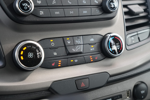 Ford Transit 350 2.0 TDCI L3H2 Trend DC 165pk - 6 Zits - Trekhaak - Cruise - Camera - Stoelverwarming - Bluetooth - Rijklaar