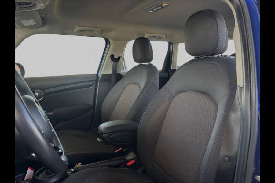 MINI 5-deurs 1.5 Cooper Business Edition(NL-auto, Goed onderh, Carplay, Navi, StoelV, Climate Con, Automaat, PDC V+A, Etc)