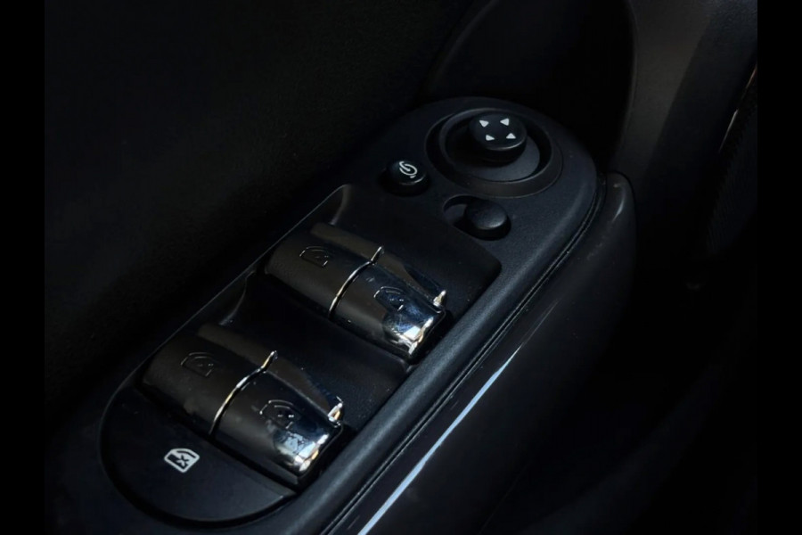 MINI 5-deurs 1.5 Cooper Business Edition(NL-auto, Goed onderh, Carplay, Navi, StoelV, Climate Con, Automaat, PDC V+A, Etc)