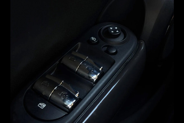 MINI 5-deurs 1.5 Cooper Business Edition(NL-auto, Goed onderh, Carplay, Navi, StoelV, Climate Con, Automaat, PDC V+A, Etc)