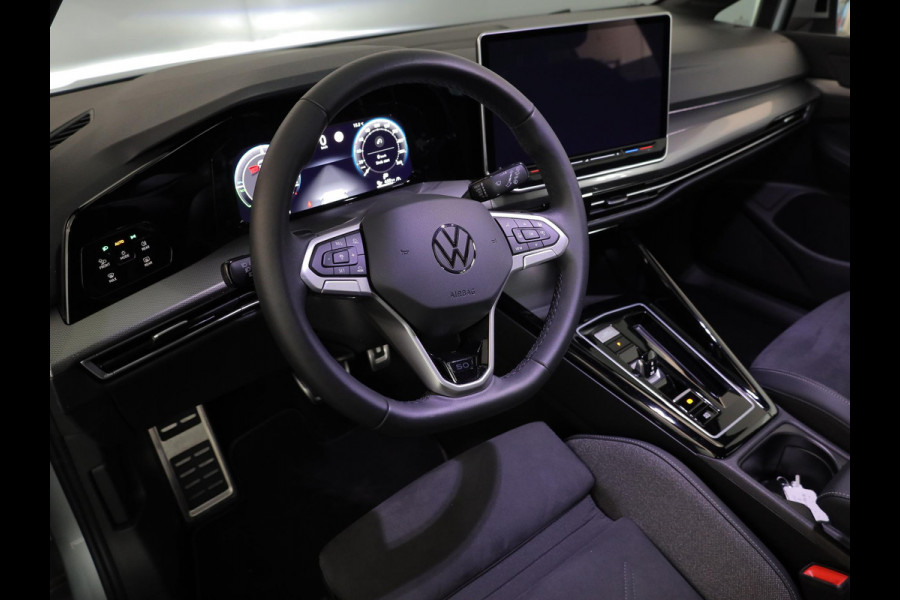 Volkswagen Golf 1.5 eHybrid 50 Edition 204pk| Camera| 18'LM-velgen| Voorstoelen met massage en verwarmd