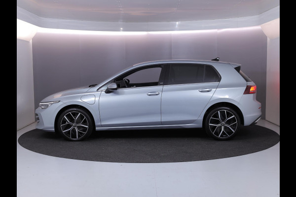 Volkswagen Golf 1.5 eHybrid 50 Edition 204pk| Camera| 18'LM-velgen| Voorstoelen met massage en verwarmd